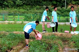 稳定输出！诺曼-鲍威尔半场7中4贡献10分 三分3中2